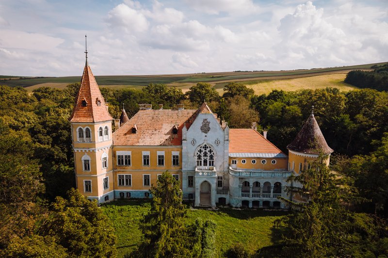 Ugron Vár
