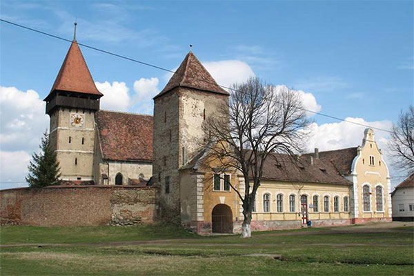Kirchenburg Brateiu / Pretai