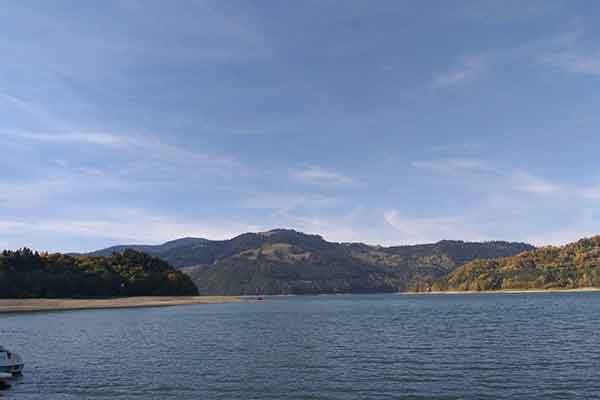 Lake Izvorul Muntelui