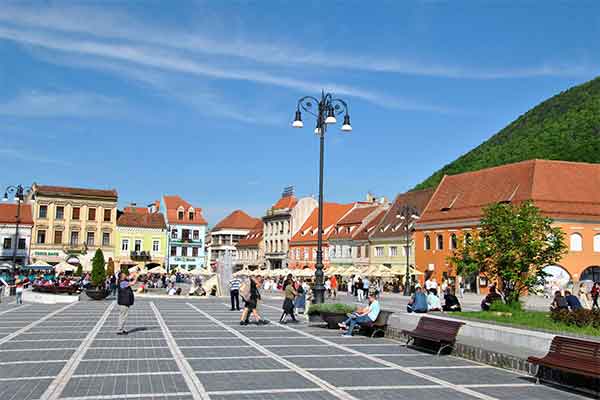 Rathausplatz und Rathaus